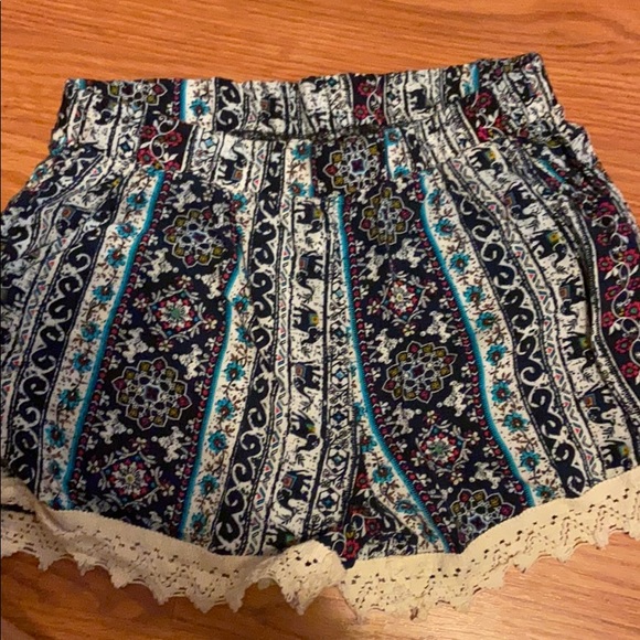 Chic pattern shorts - Picture 4 of 4